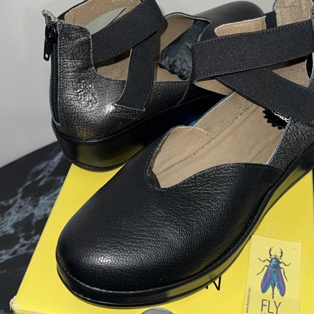 Fly London Women's Black and Metallic Closed Toe Leather Shoes Size 6 AUTHENTIC - Picture 5 of 7